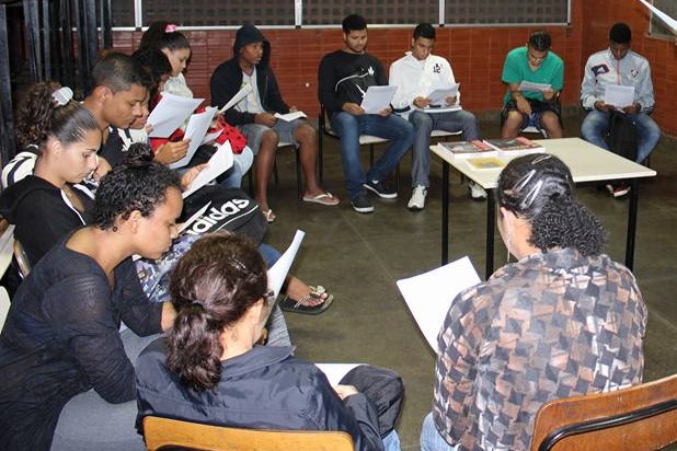 Roda de leitura na Escola Estadual Mem de Sá